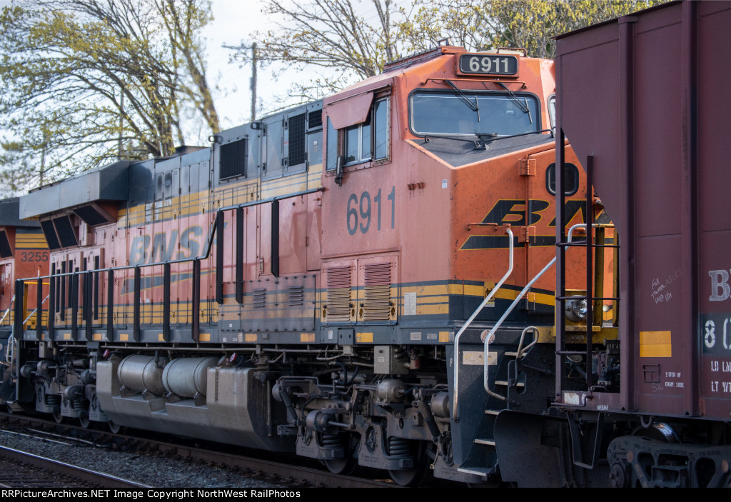 BNSF 6911